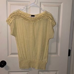 2b bebe yellow top. Color: Yellow. Size: Small.